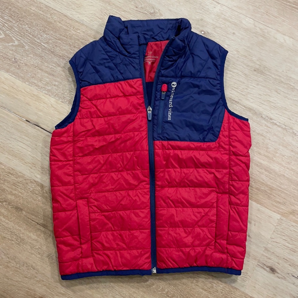 VINEYARD VINES down vest size medium like new!